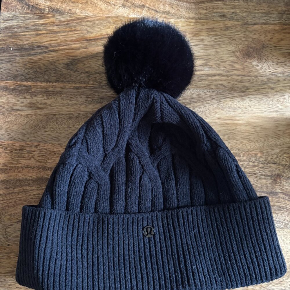 Lululemon Pom Beanie Black OS (LIKE NEW)